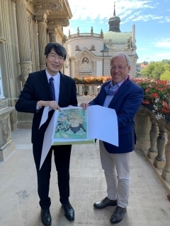 岩間総領事とクラウゼン市長の写真