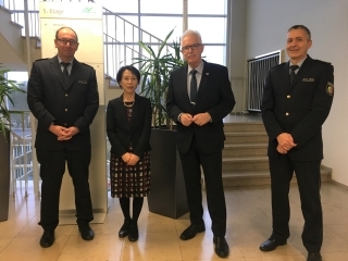 Generalkonsulin Kawahara begrüßt den Leiter der Kreispolizeibehörde und Kreisverwaltung Mettmann (1. Februar 2023)
