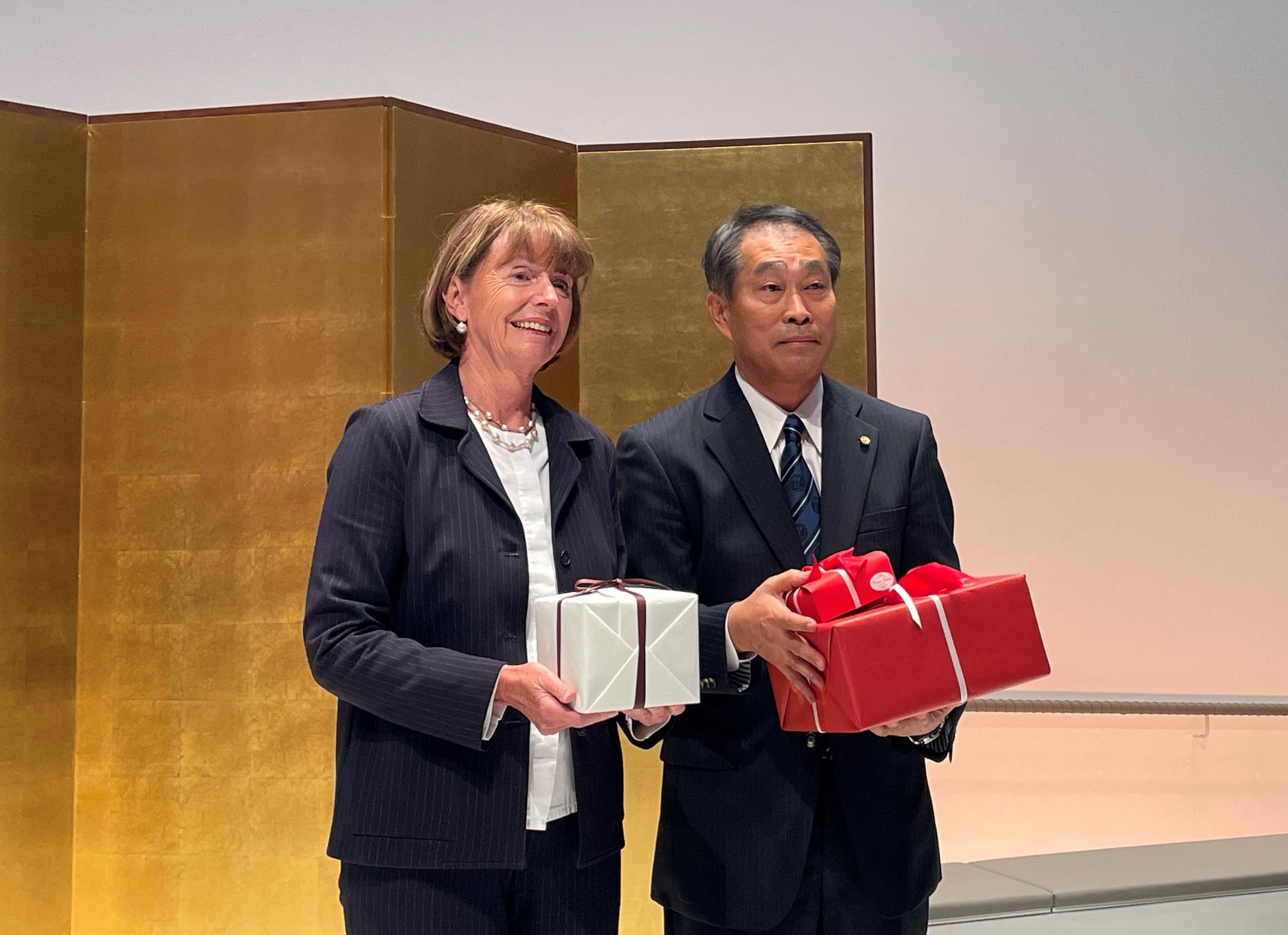 Oberbürgermeisterin Reker mit Präsident des Stadtrats Kyoto anlässlich des 60-jährigen Bestehens der Städtepartnerschaft in Köln
